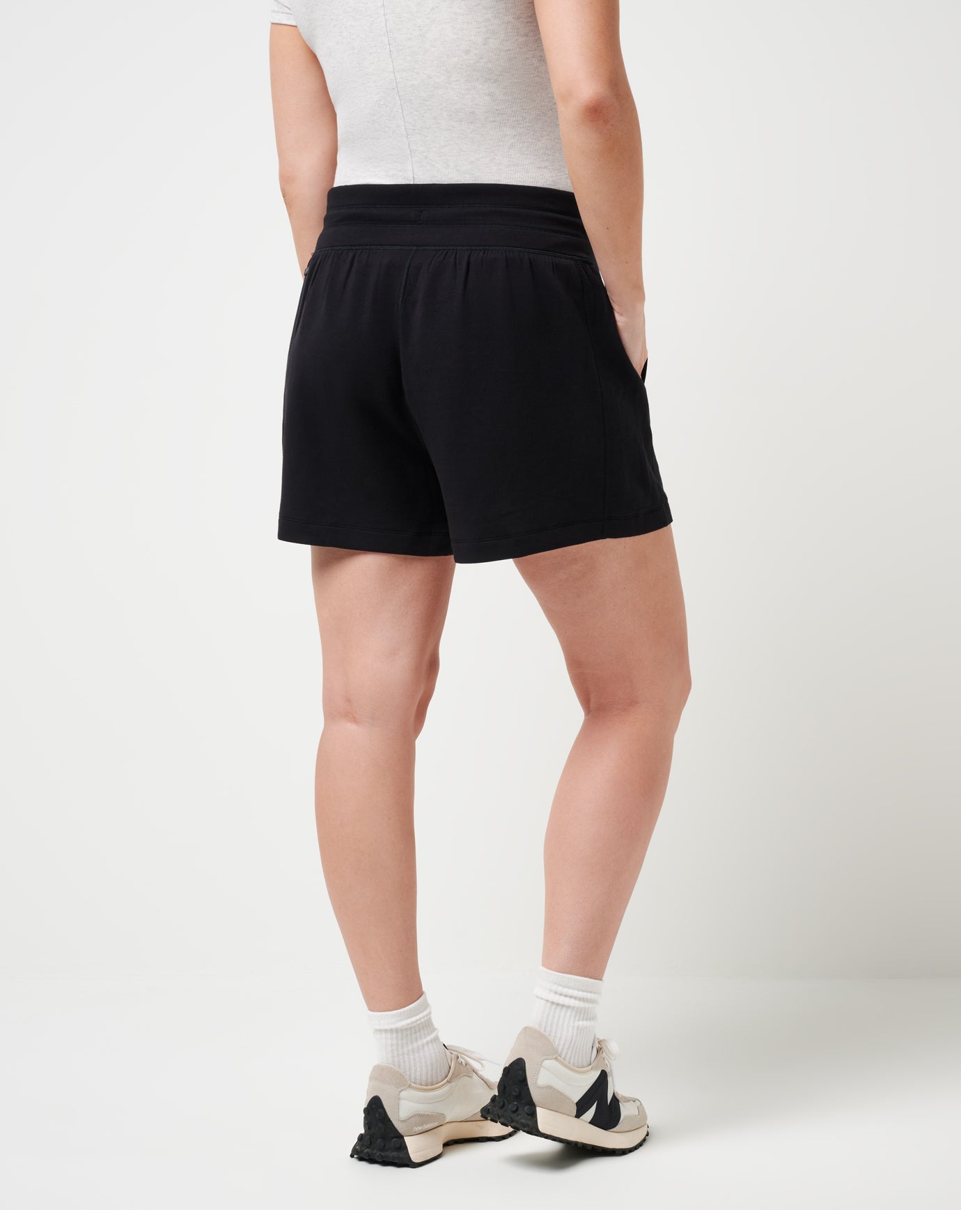 TravisMathew Skyloft Soft Tie Short - Black