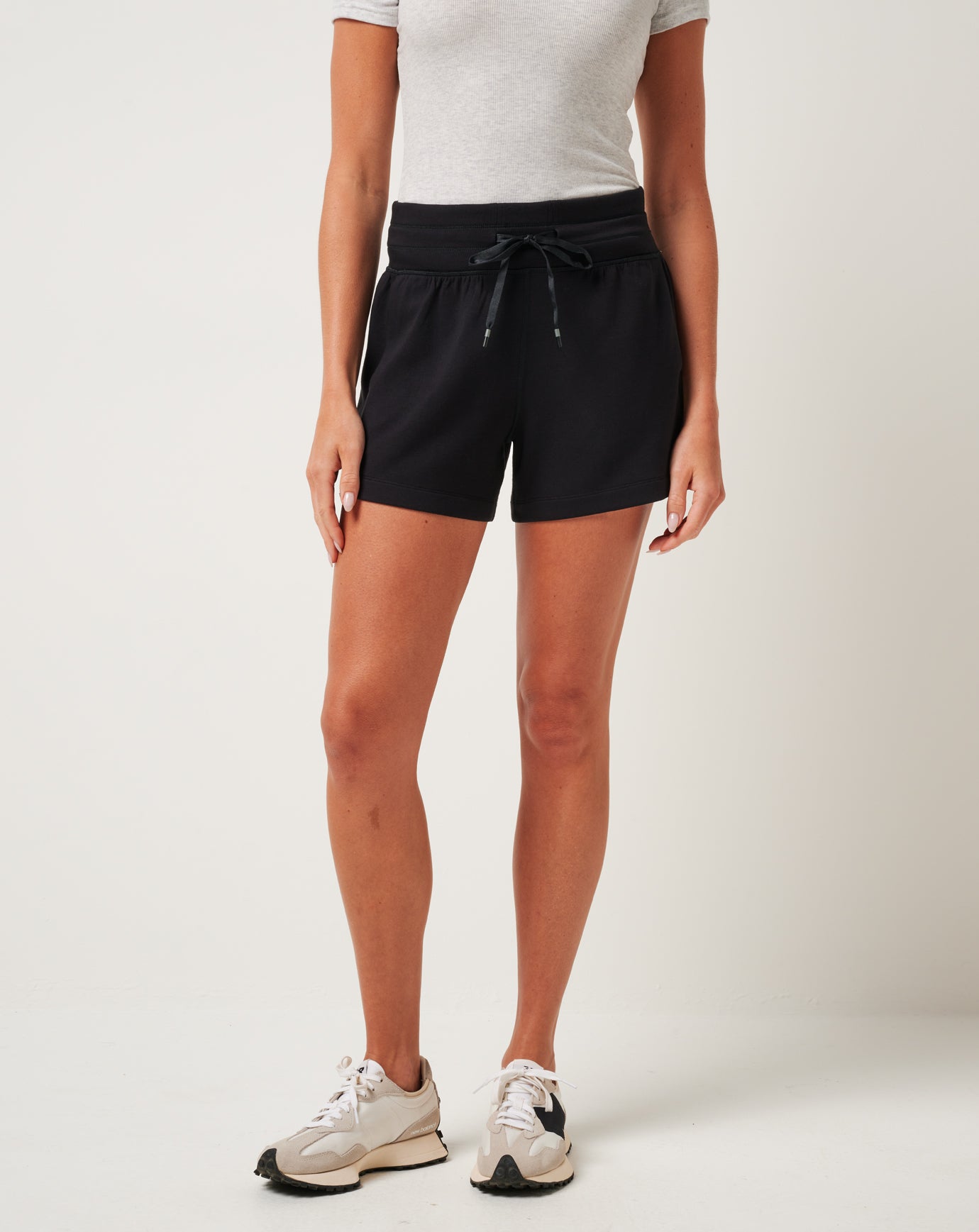 Travis Mathew US Skyloft Soft Tie Short Women